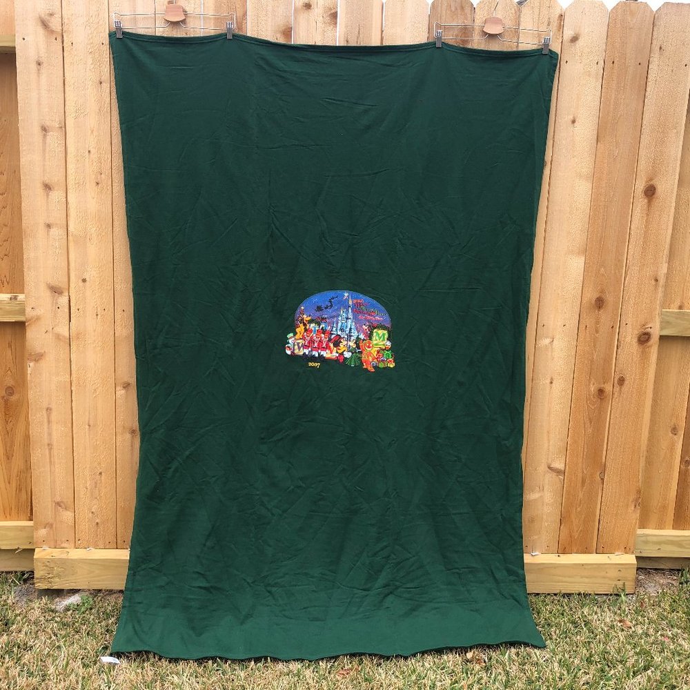 Walt Disney World Mickey's Very Merry Christmas Party 2007 Fleece Blanket Throw